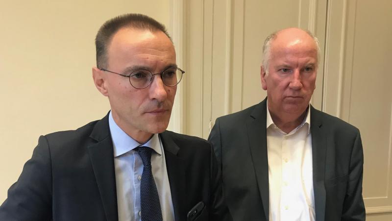 Ex-responsable de l'audit interne d'UBS France, Nicolas Forissier (à gauche sur la photo, au côté du sénateur nordiste Éric Bocquet), est l'un des principaux lanceurs d'alerte dans cette affaire.